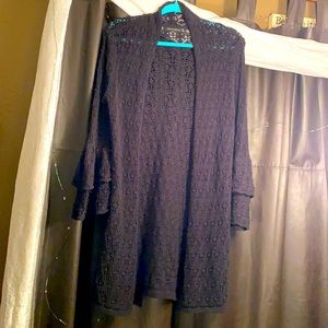 Beautiful black sweater with flouncy 3/4 sleeve 🌸🌸